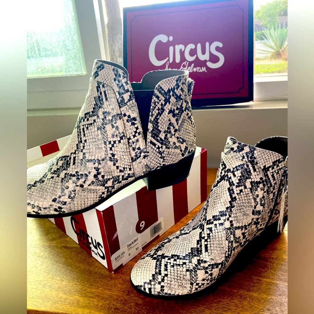Boots snake size 9